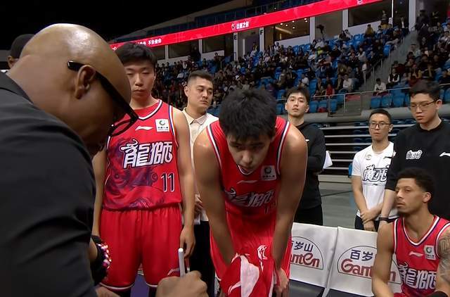 世界杯高清赛事直播app下载-17+10+4帽！杜锋弃将再次爆发！碾压克里斯，把山东男篮打绝望了